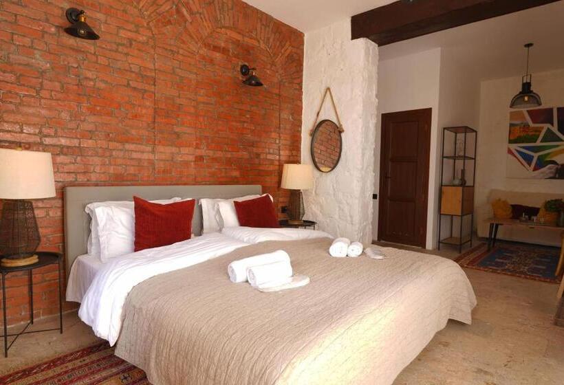 Трехместный Номер Стандарт Вид на Сад, Toon Armeni Guest House