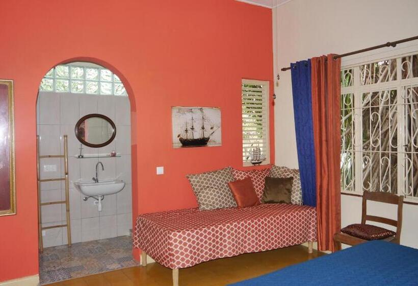 اتاق لوکس با چشم‌انداز باغ, B&b Villa Zomerland