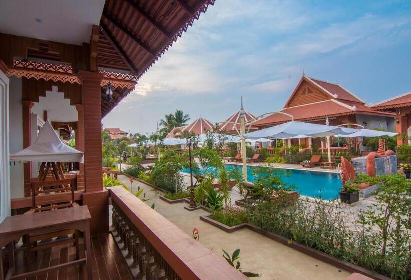 سوییت جونیور, Ravorn Villa Boutique
