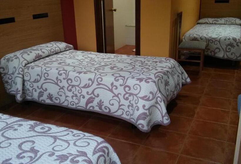 스탠다드 트리플 룸, Hostal Meson Vilasante