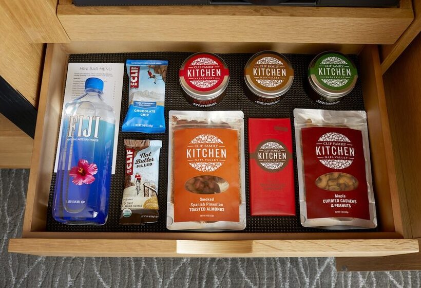 غرفة قياسية مزوَّدة بشُرفة, Archer Hotel Napa