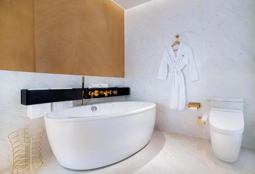 Executive Suite met Kingsize Bed, Le Meridien Shanghai Hongqiao,minhang