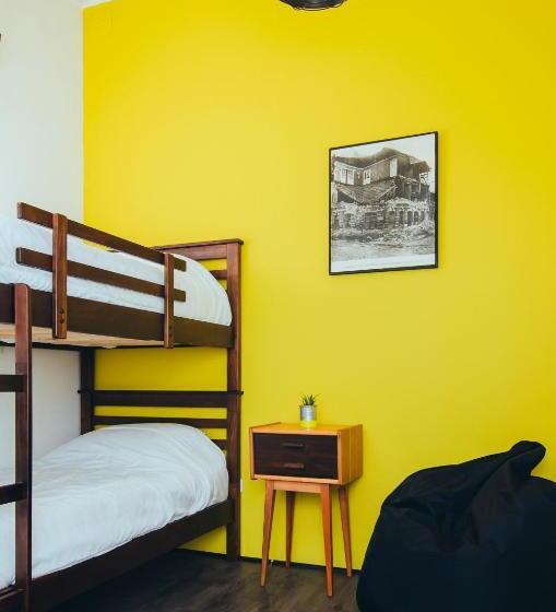 اتاق استاندارد چهار تخته, La Joya Hostel