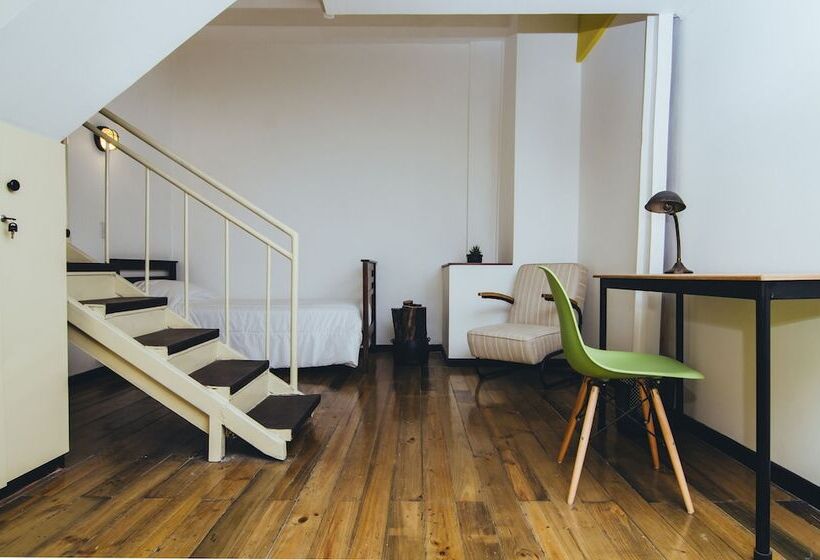 اتاق استاندارد سه نفره, La Joya Hostel