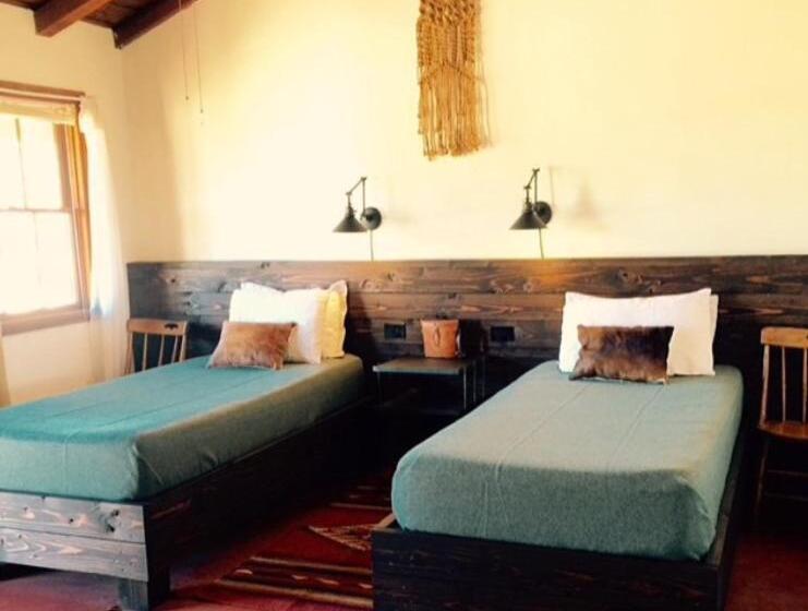 Номер Стандарт, Pioneertown Motel