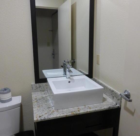 디럭스 룸, Red Roof Inn Hayward