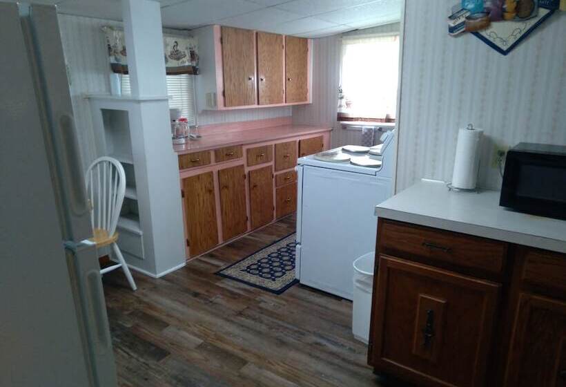 Дом 1 Спальня, The Pines Country Inn