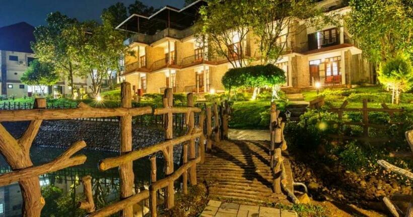 デラックスルーム, Adrak Summer Sand Hill Resort Vagamon