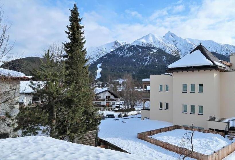 اتاق لوکس با بالکن, Zomm In Seefeld