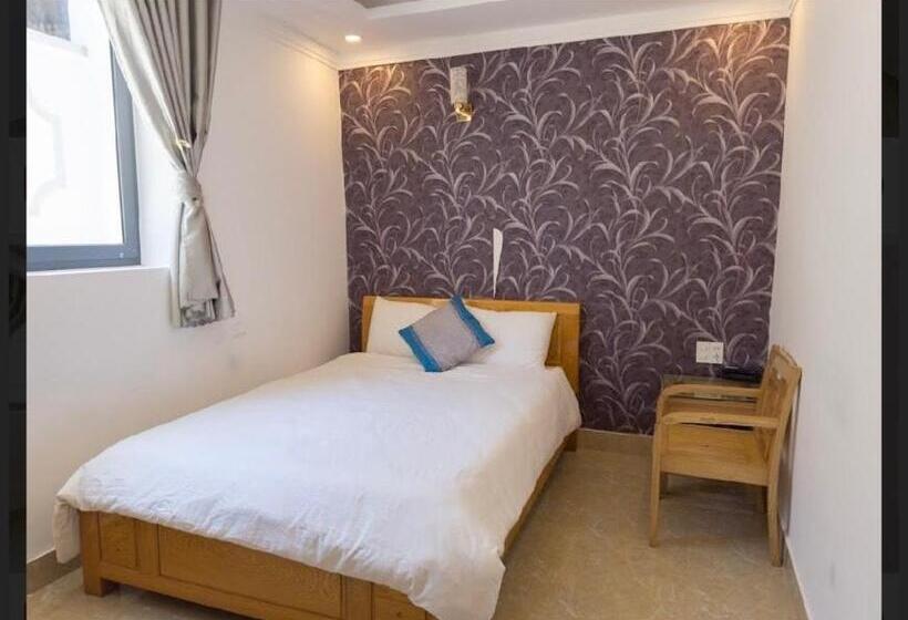 اتاق اکونومی, Oriana Villa