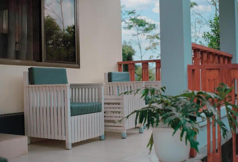 스탠다드 룸 킹사이즈 침대, Helens Luxury Resort