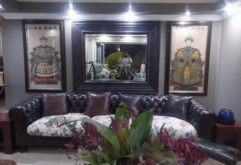 اتاق استاندارد با سرویس بهداشتی مشترک, The Elephant Room At Frederick S Place