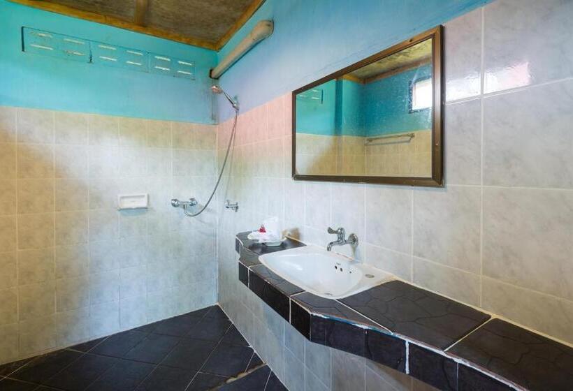 Трехместный Номер Стандарт с Балконом, The Villa By Bottle Beach