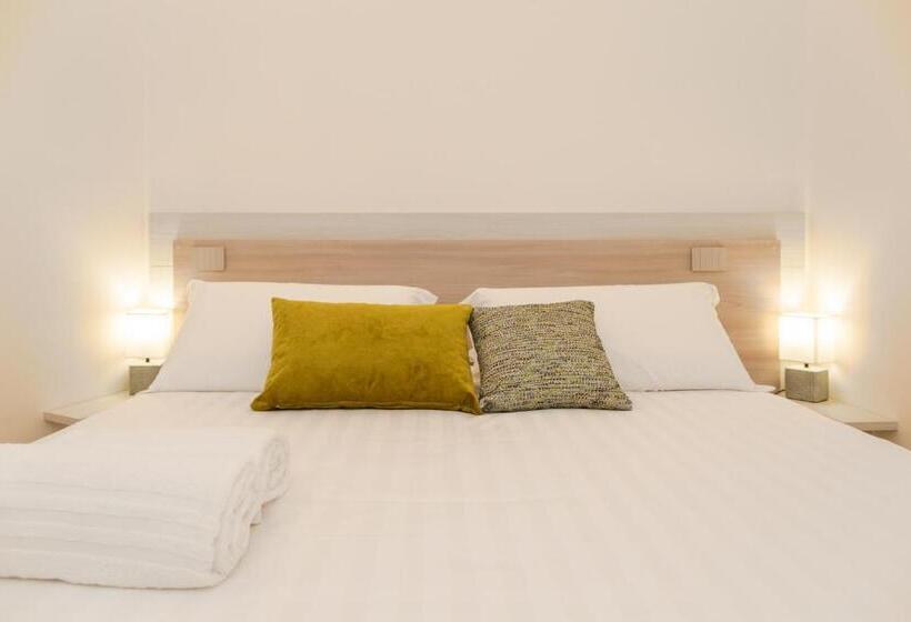 اتاق استاندارد, Ausèntu Guest House