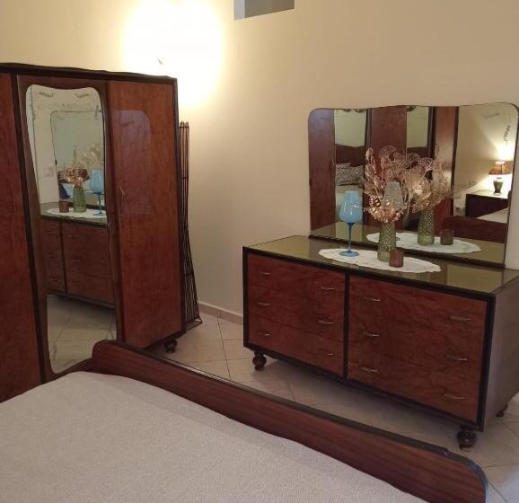 آپارتمان 2 خوابه, Amuri Di Casa