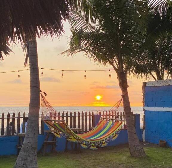 标准三人间, Room In Cabin   Cabana With Breakfast And Pool On The Beach
