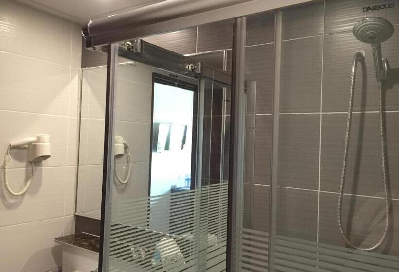 디럭스 룸, Check Inn Hotel Tawau