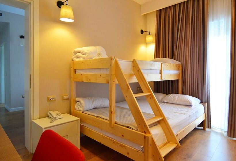 Семейный Номер, Sandy Beach Resort
