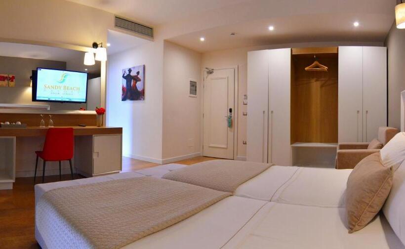 Номер Deluxe, Sandy Beach Resort