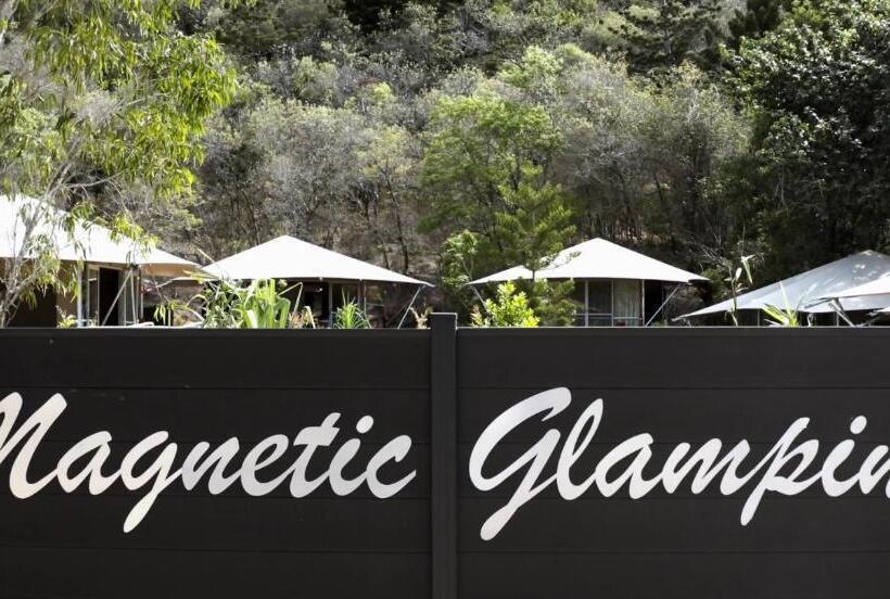 스위트 킹사이즈 침대, Magnetic Glamping Tent 9