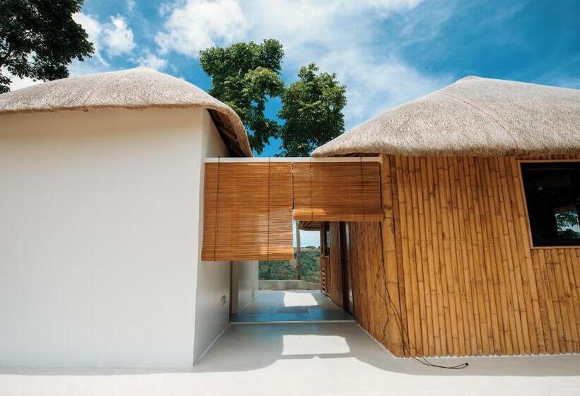 발코니가 있는 4인용 스탠다드 룸, Malabuyoc Resort Cebu