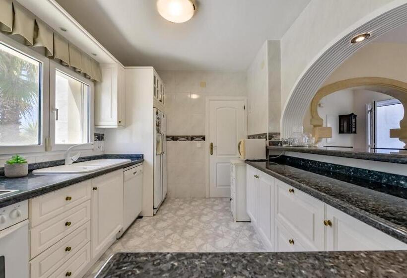 침실 4개 주택, Villa Fortuna   Apartamentos у Estudios Para Vacaciones Con Piscina Común, Calpe