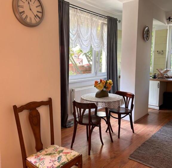 Дом 4 Спальни, Tulipán Villa Panzió