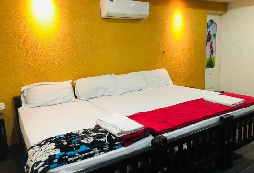 Háromágyas Deluxe Szoba, Ashoka Residency Chottanikkara