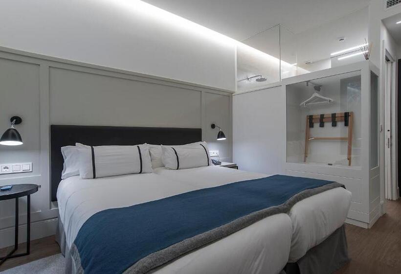 Comfort room with terrace, Sansebay