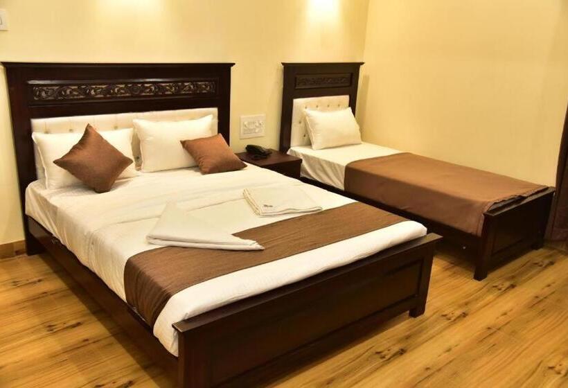 标准三人间, Sak Royal Residency