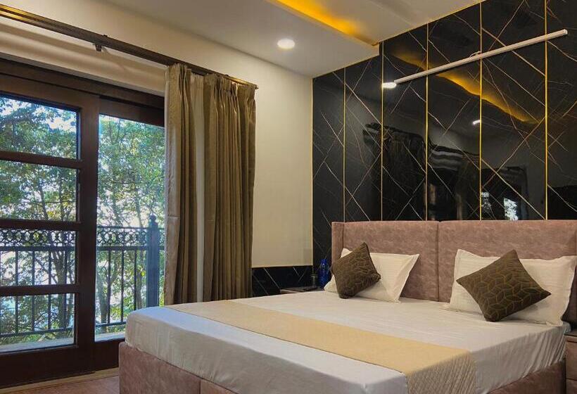 패밀리 스위트, The Pine Retreat - Mall Road Dalhousie