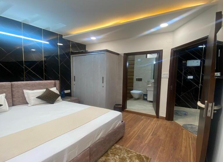 패밀리 스위트, The Pine Retreat - Mall Road Dalhousie