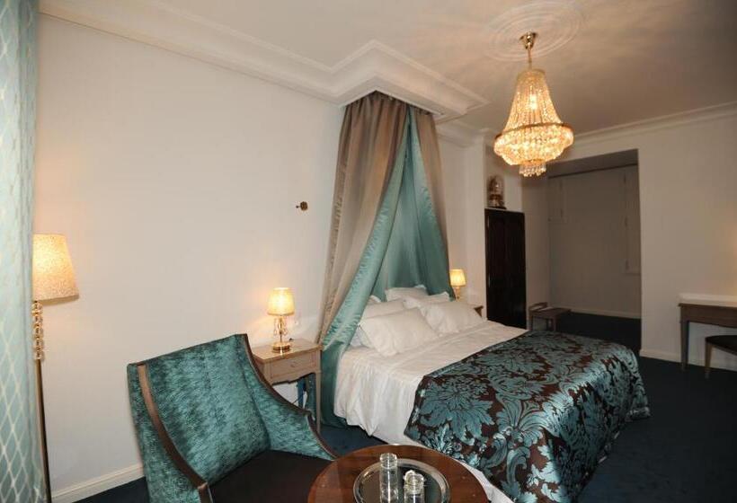 Полулюкс Вид на Сад, Hôtel Victor Hugo
