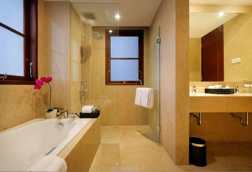 اتاق لوکس با چشم‌انداز باغ, Royal Tulip Springhill Resort Jimbaran