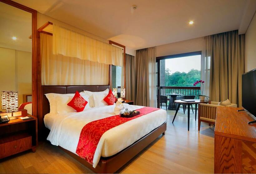 اتاق لوکس با چشم‌انداز استخر, Royal Tulip Springhill Resort Jimbaran