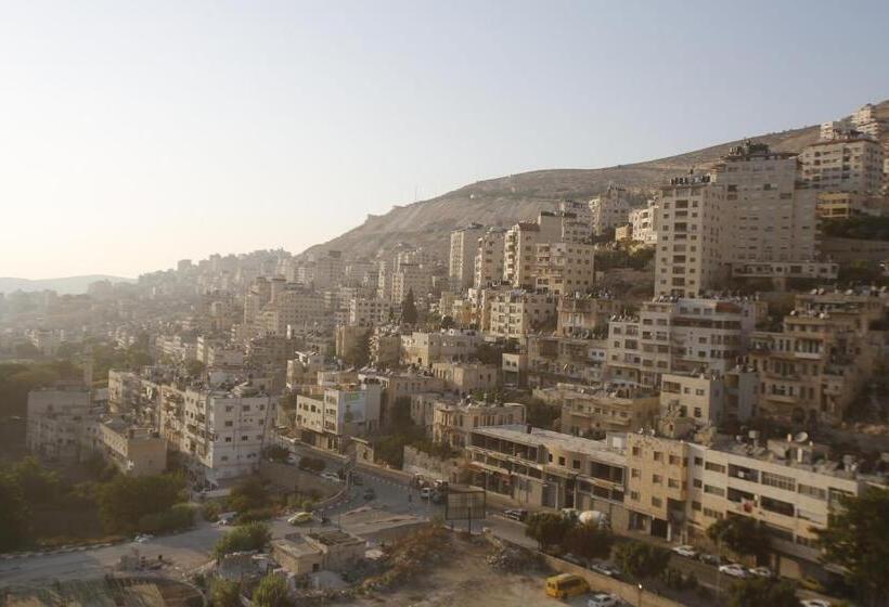 اتاق اکونومی یک تخته, Isra