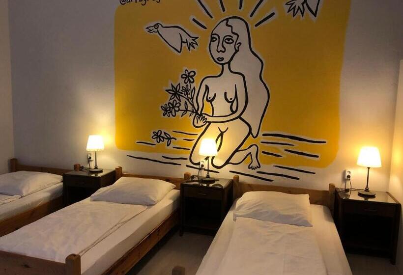 تختخواب در اتاق مشترک, Die Fabrik   Hostel