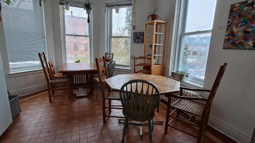 スタンダードシングルルーム, Auberge De Jeunesse Magog Orford Hostel