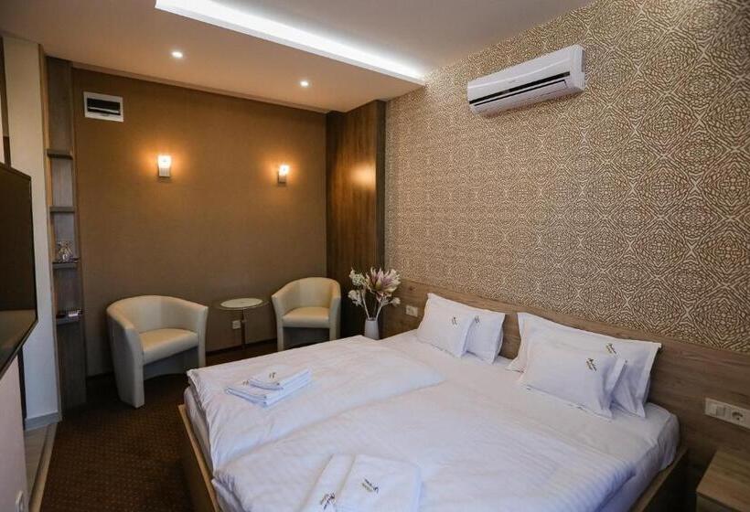 Номер Deluxe, Madison Village