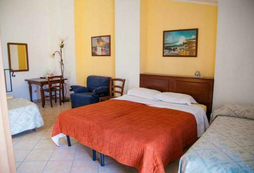Pokój Czteroosobowy Standard, Bed & Breakfast Il Castellino