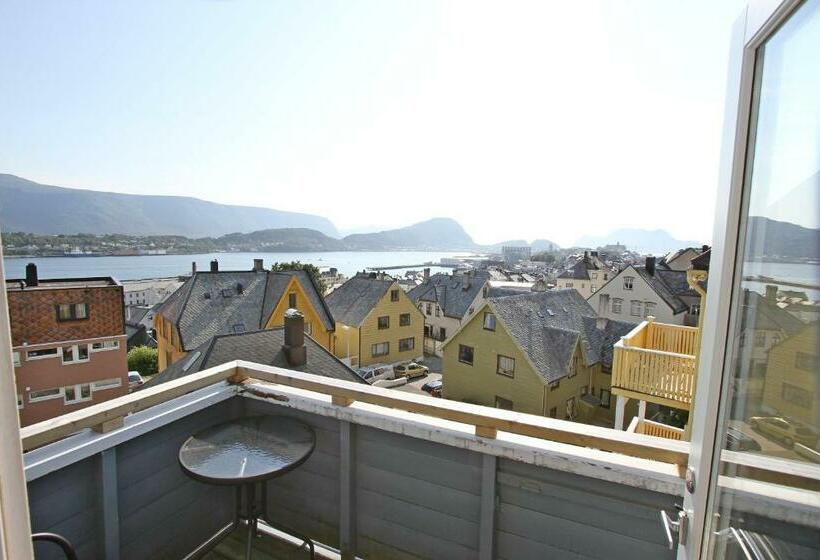 Апартаменты 3 Спальни Вид на Море, Norhostel Apartment