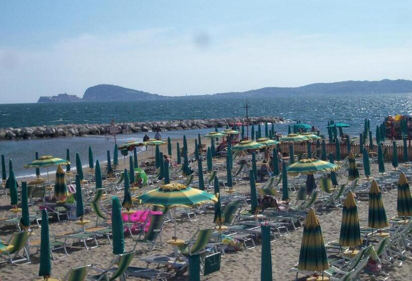اتاق استاندارد چهار تخته, B&b Il Girasole Formia Guesthouse