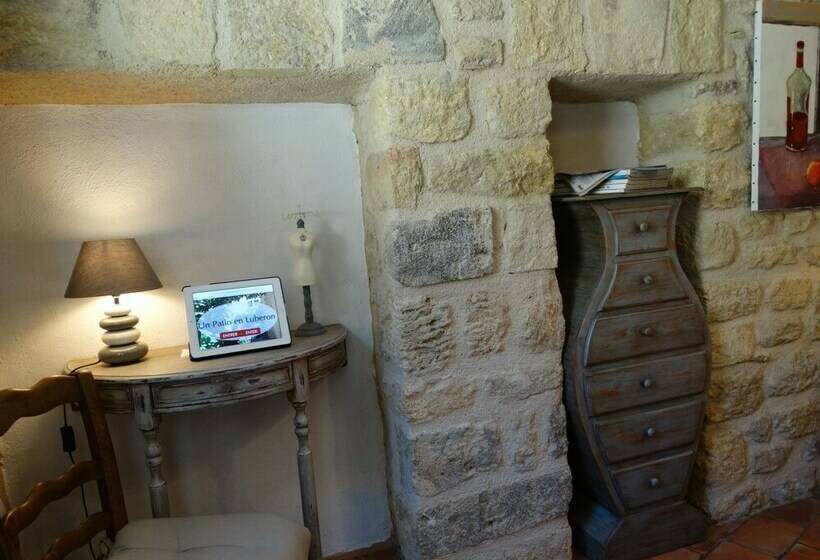 Номер Комфорт, Un Patio En Luberon