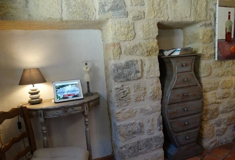 Номер Комфорт, Un Patio En Luberon