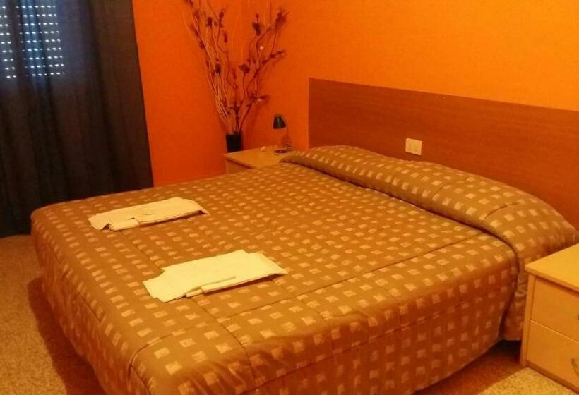 اتاق استاندارد با سرویس بهداشتی مشترک, Violetta