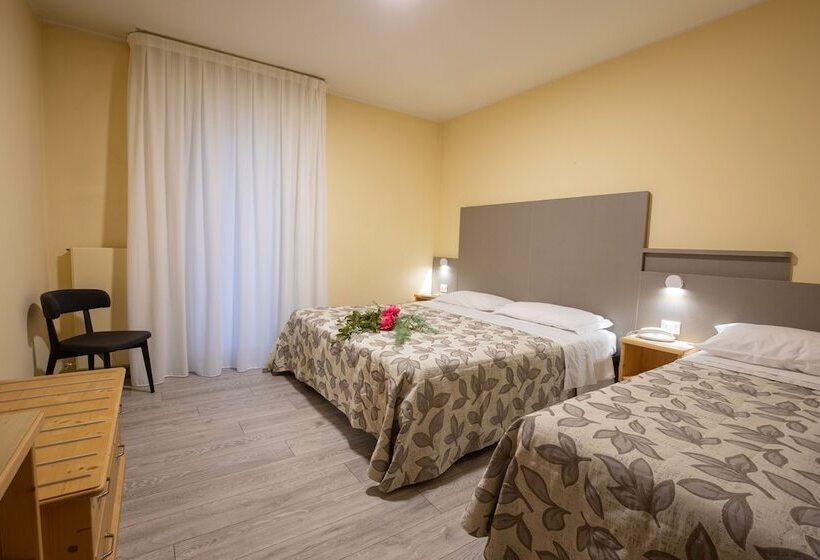 Chambre Triple Standard avec Balcon, Alla Fonte