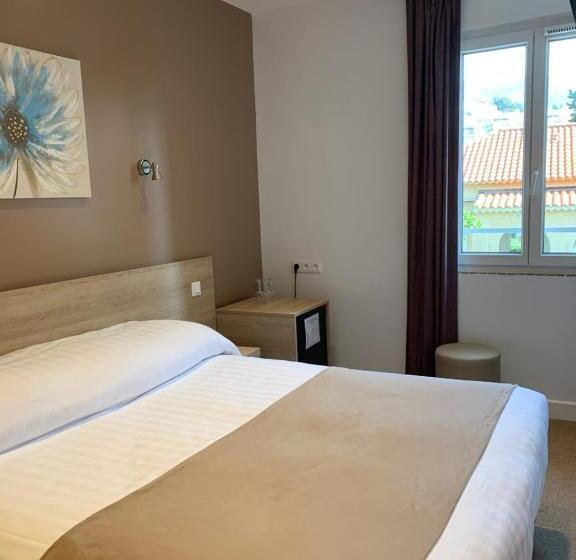 Семейный Номер, Hôtel Beau Rivage