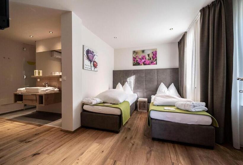 Family Suite, Pfeiss