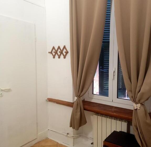 اتاق اکونومی یک تخته, Serena
