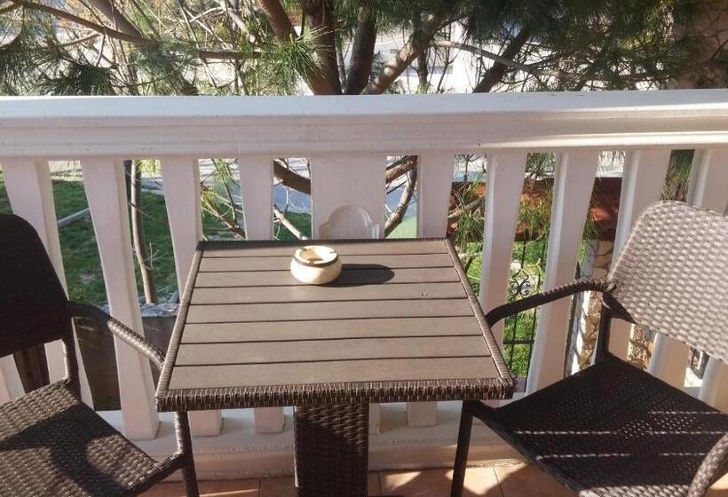 Номер Стандарт с Балконом, Bed & Breakfast Villa Adriana